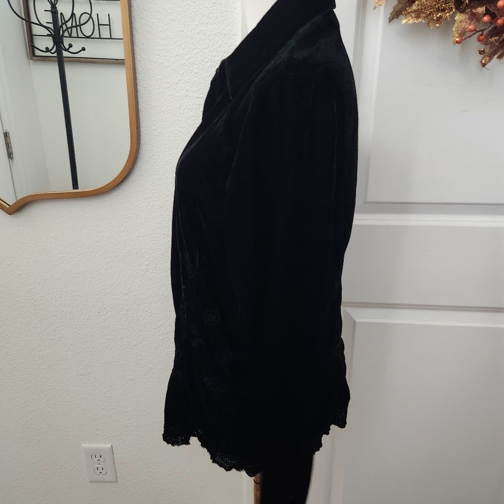 Vintage Black Velvet Button-Up Shirt With Detail - Picture 5 of 5